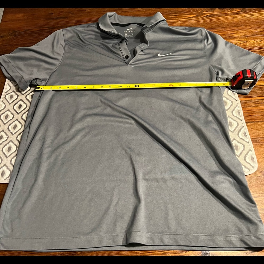 Nike Men’s polo.   Size XL but fits more like a large.  Dri-fit.